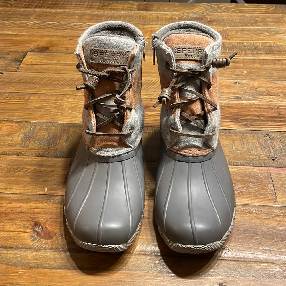 Sperry boots. 🥾